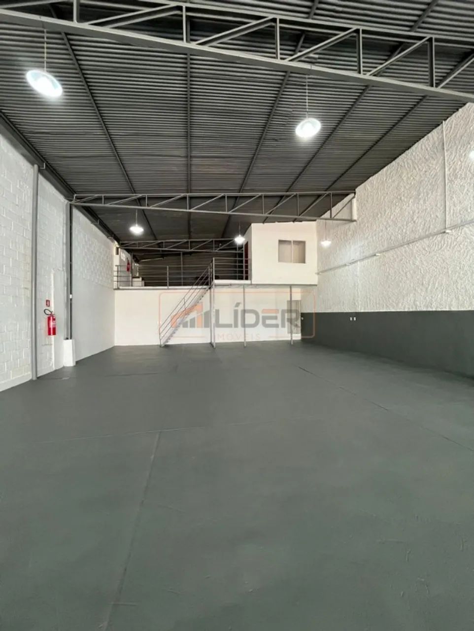 Aluga-se Galpão em Zona Comercial - Foto 3