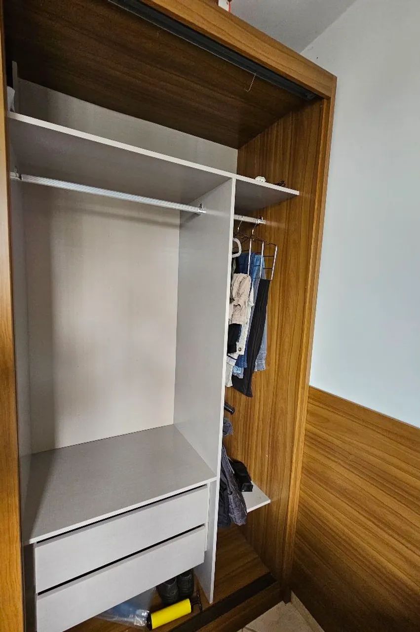 Guarda-roupa com espelho e portas de correr - Foto 3