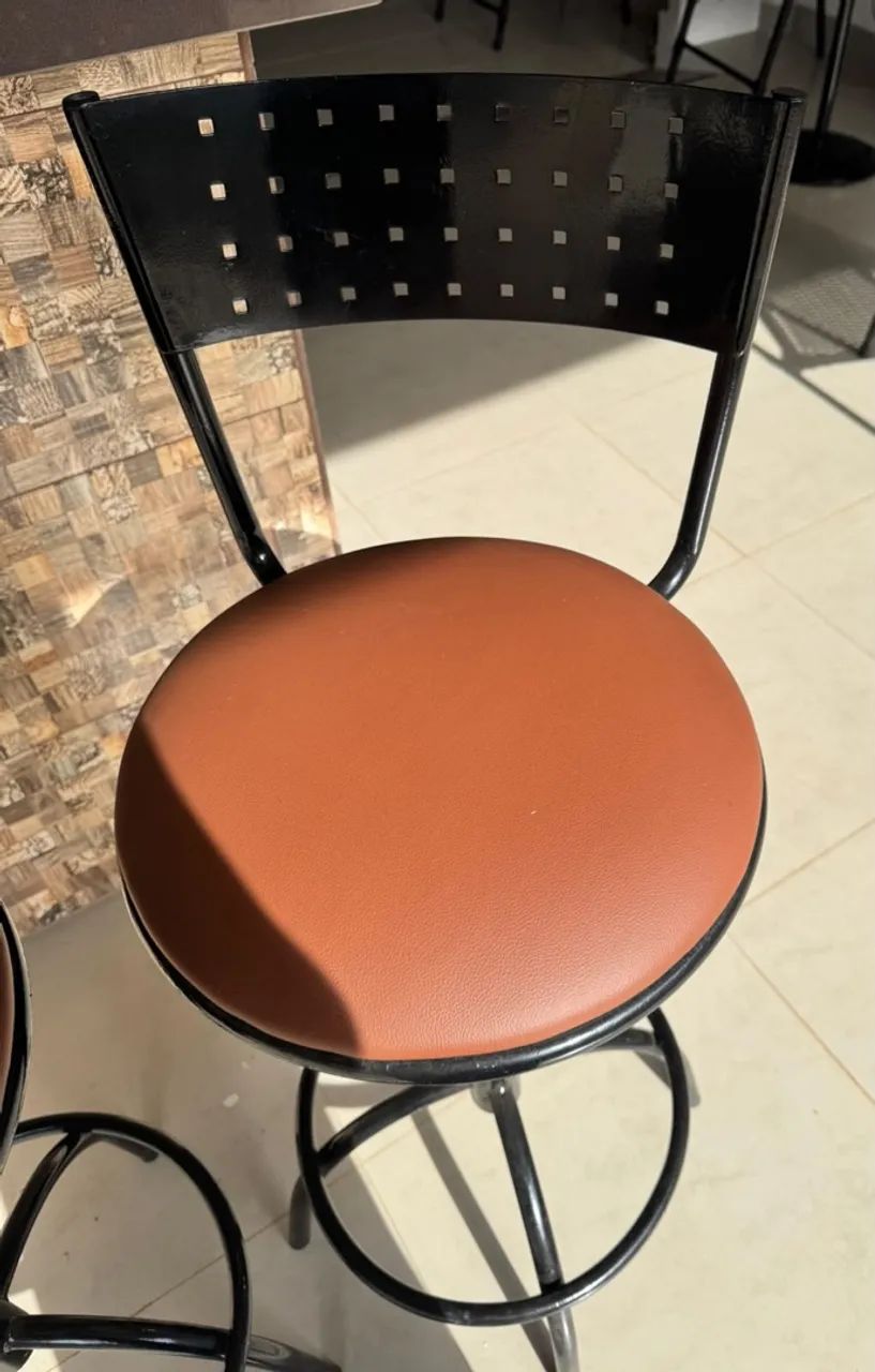 Banquetas Altas com Encosto e Assento Estofado - Bar/Balcão - Foto 2