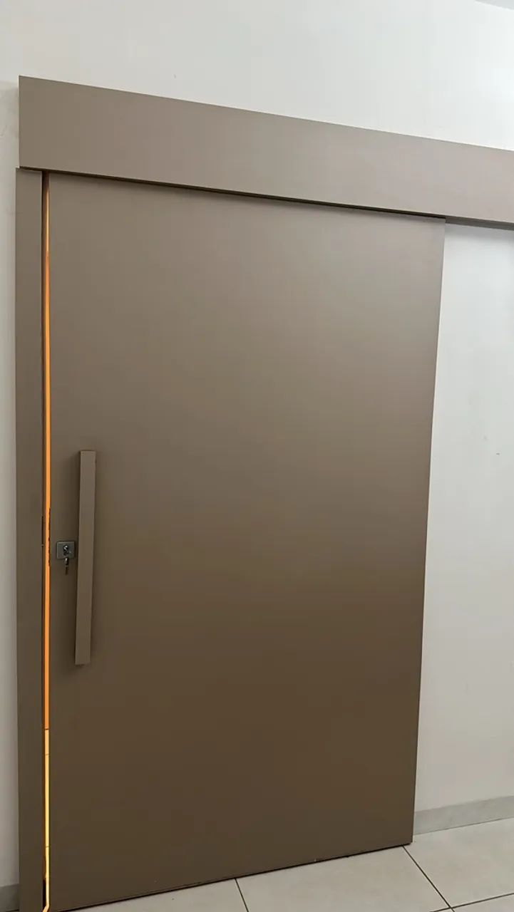 Porta de madeira compensada