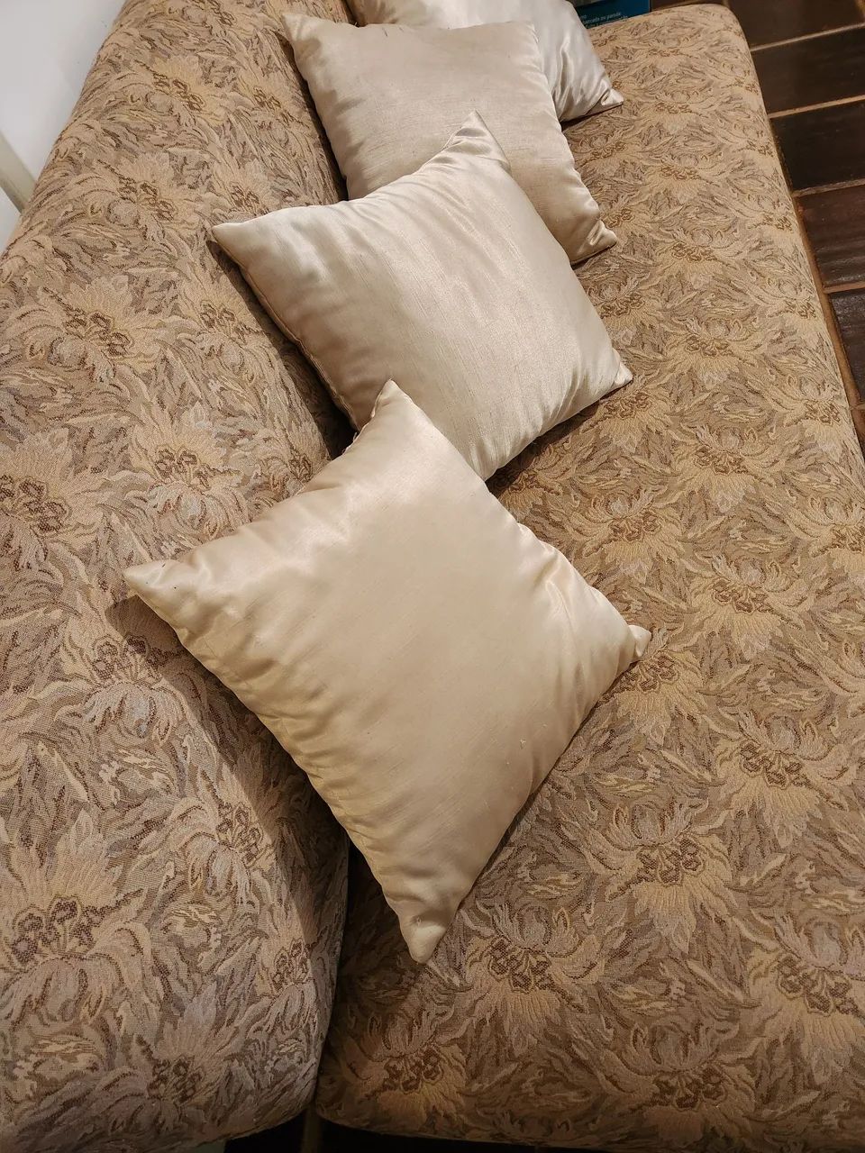 Sofá de Tecido Estampado Bem Conservado  - Foto 3