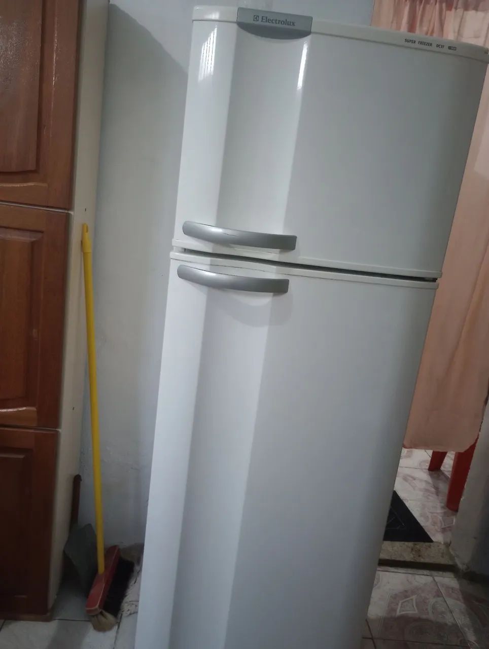 Vendo geladeira Electrolux super freezer DC 37 - Geladeiras e