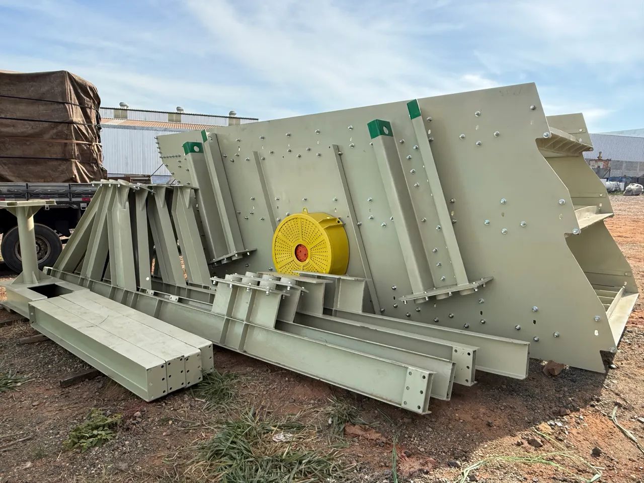 Peneira vibratoria 5,00x2,00 / 3 decks ( padrão metso )
