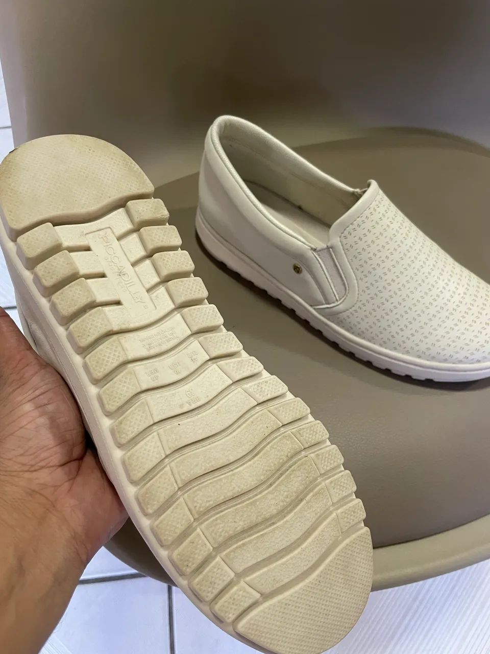 tenis slip on Piccadilly branco off - Foto 2