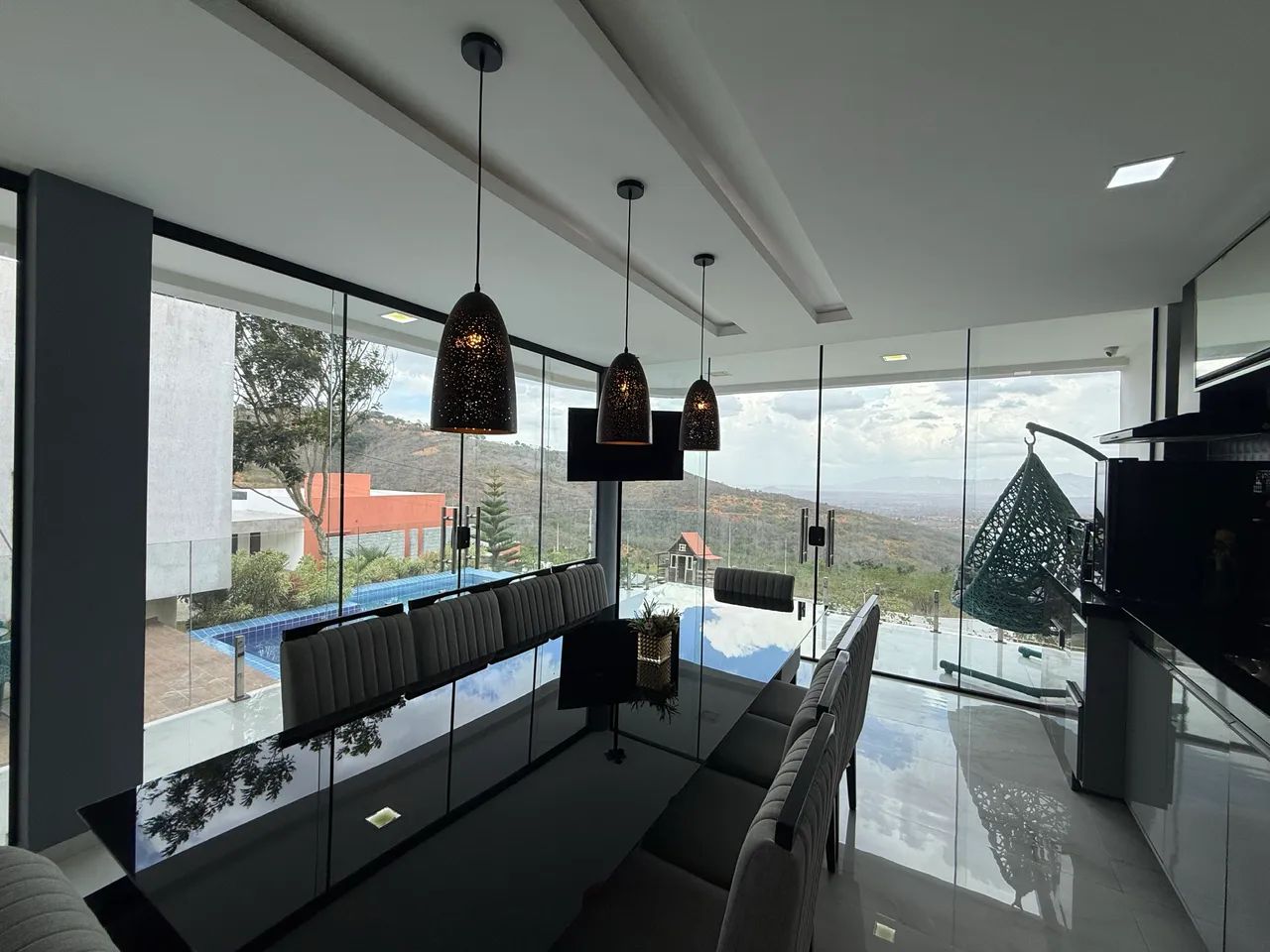 CASA À VENDA NO CONDOMÍNIO SOLAR DA SERRA 