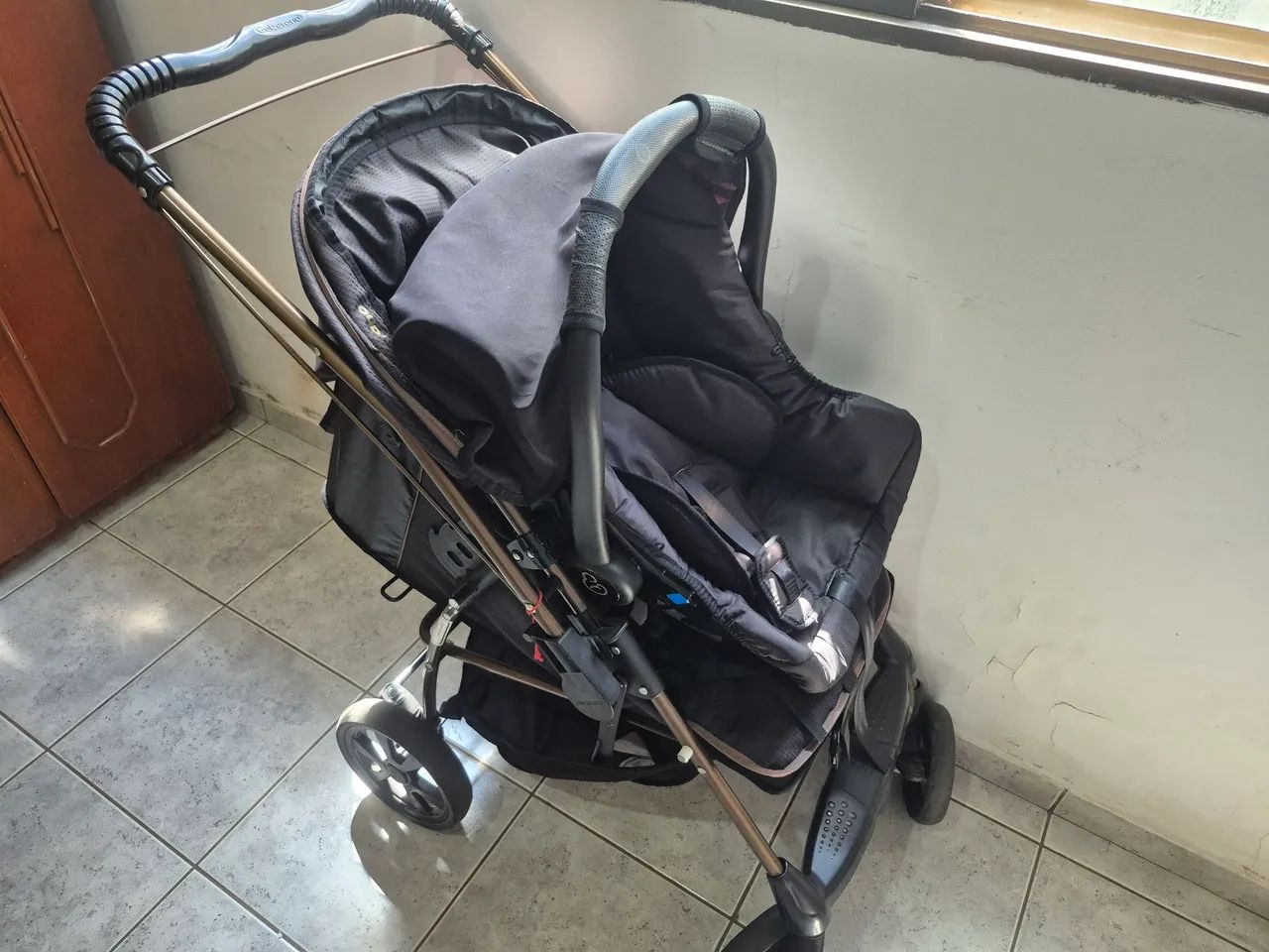 Carinho de bebê e bebê confoto - Foto 3