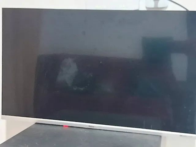 TV com tela quebrada - Liga normalmente  - Foto 2