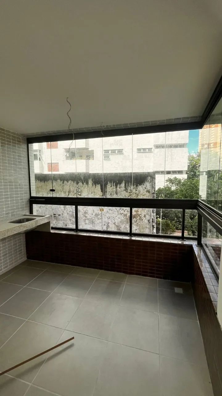 Alugo apartamento com 2 quartos nos Aflitos
