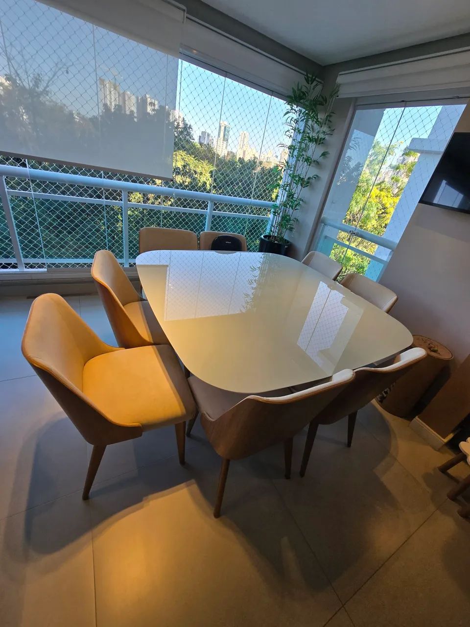 Mesa de jantar e 8 cadeiras - Foto 2