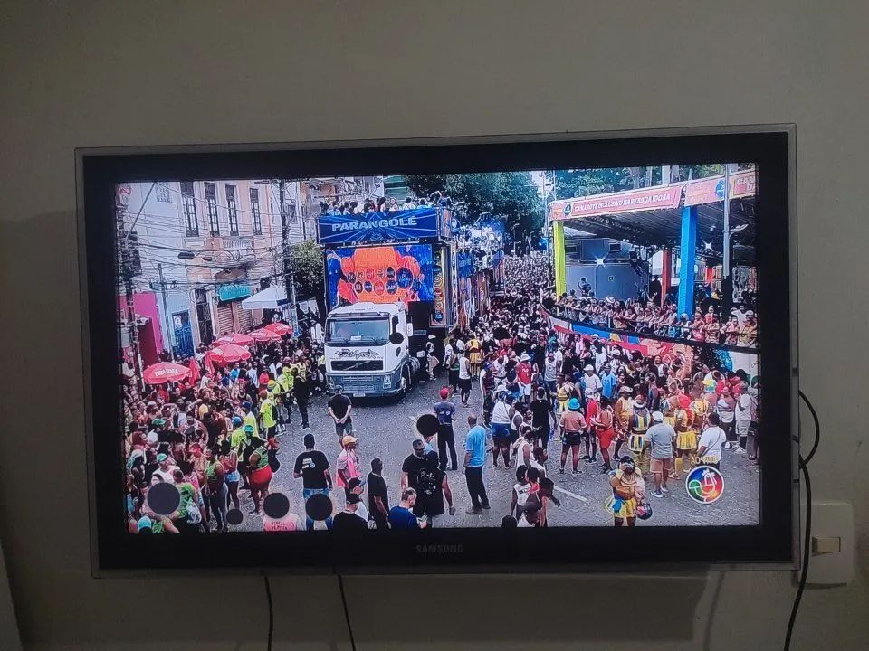 tv sansung 42 polegadas funcionando perfeitamente apenas com algumas manchas 