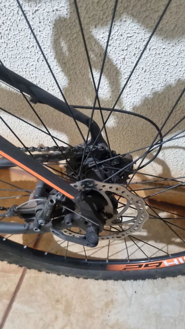 Bicicleta 2 meses de uso - Foto 5