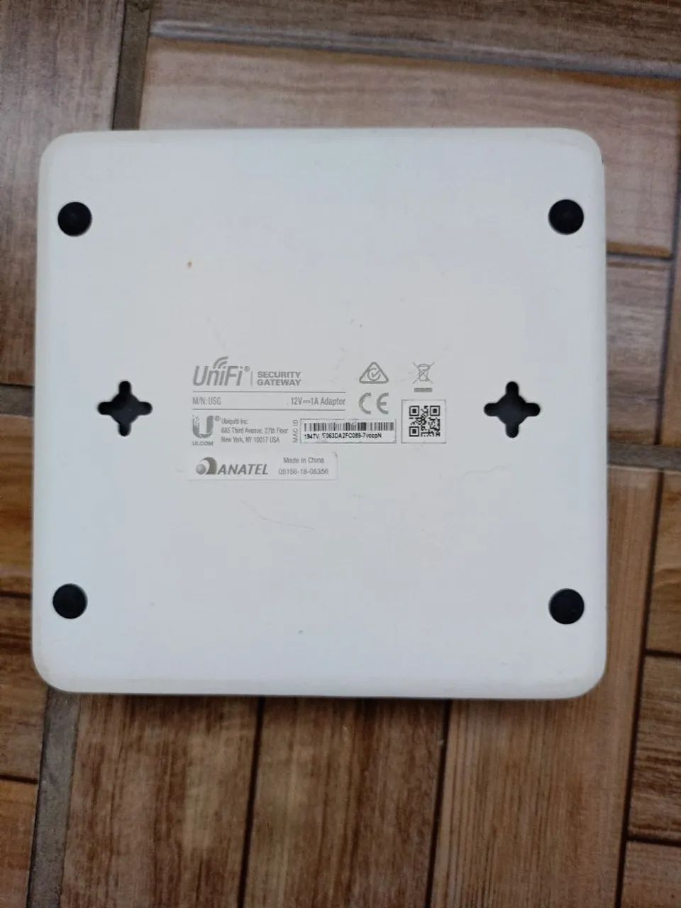  Ubiquiti UniFi Security Gateway (M/N: USG)  - Foto 2