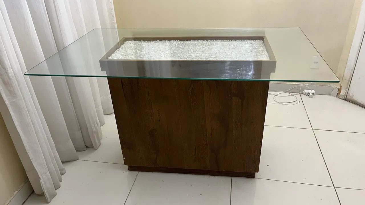 Vendo mesa de vidro com base em madeira  - Foto 4