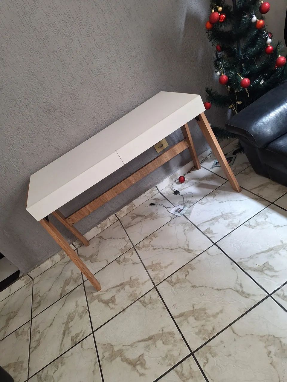 Mesa aparador com duas gavetas