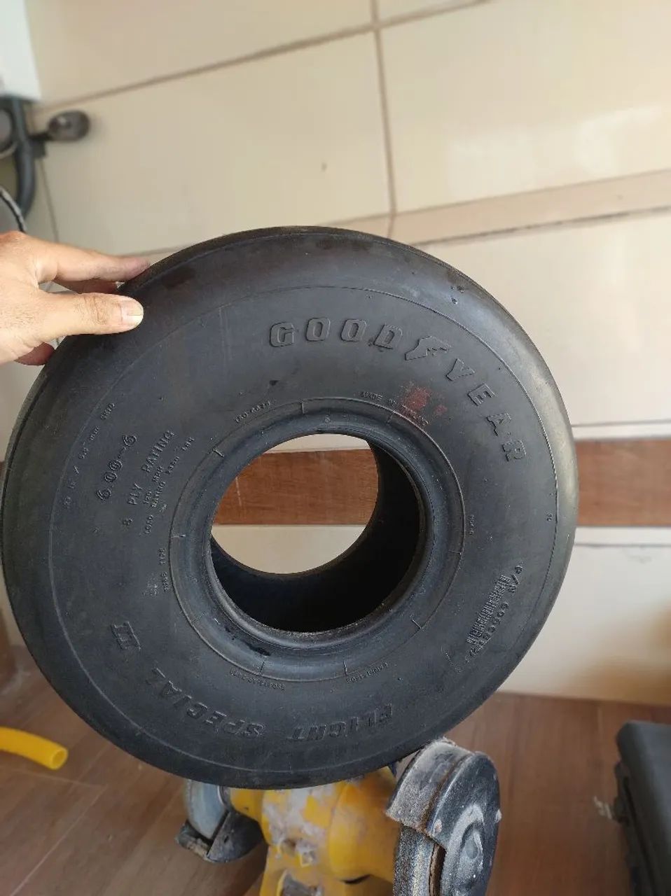 Pneu de avião decoração 