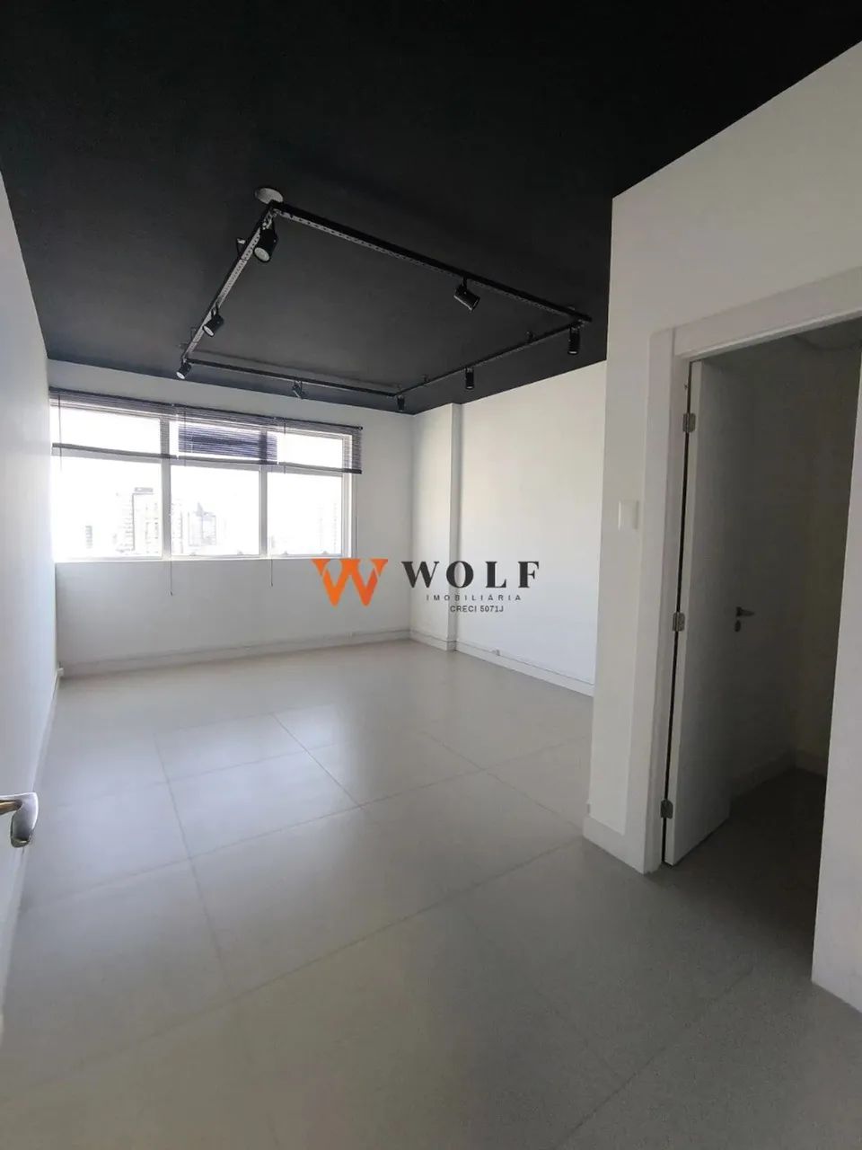 Sala com 24,360m2 com garagem - Foto 3