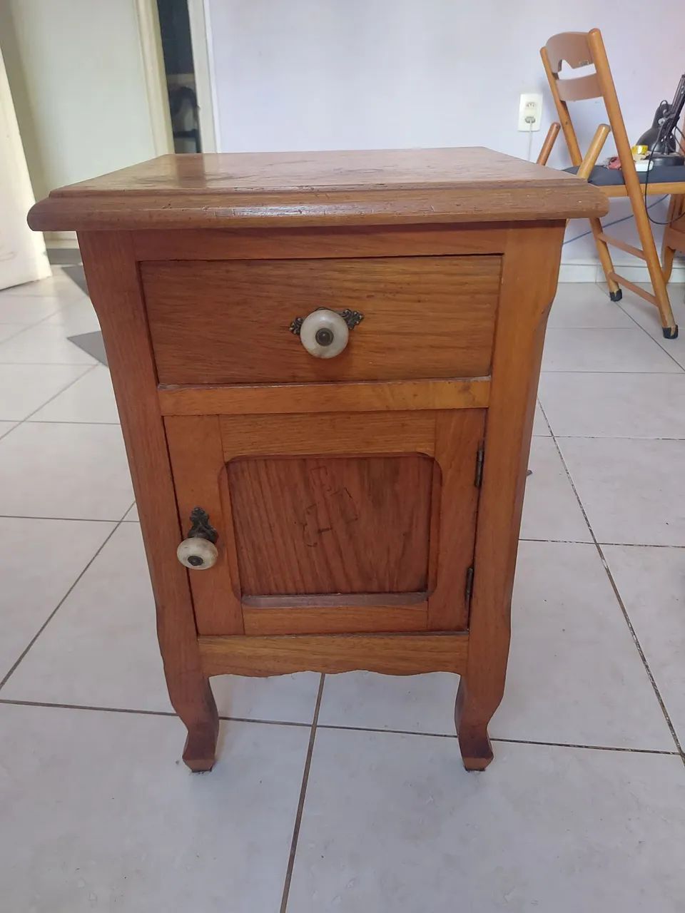 Mesinha de cabeceira - antiguidade