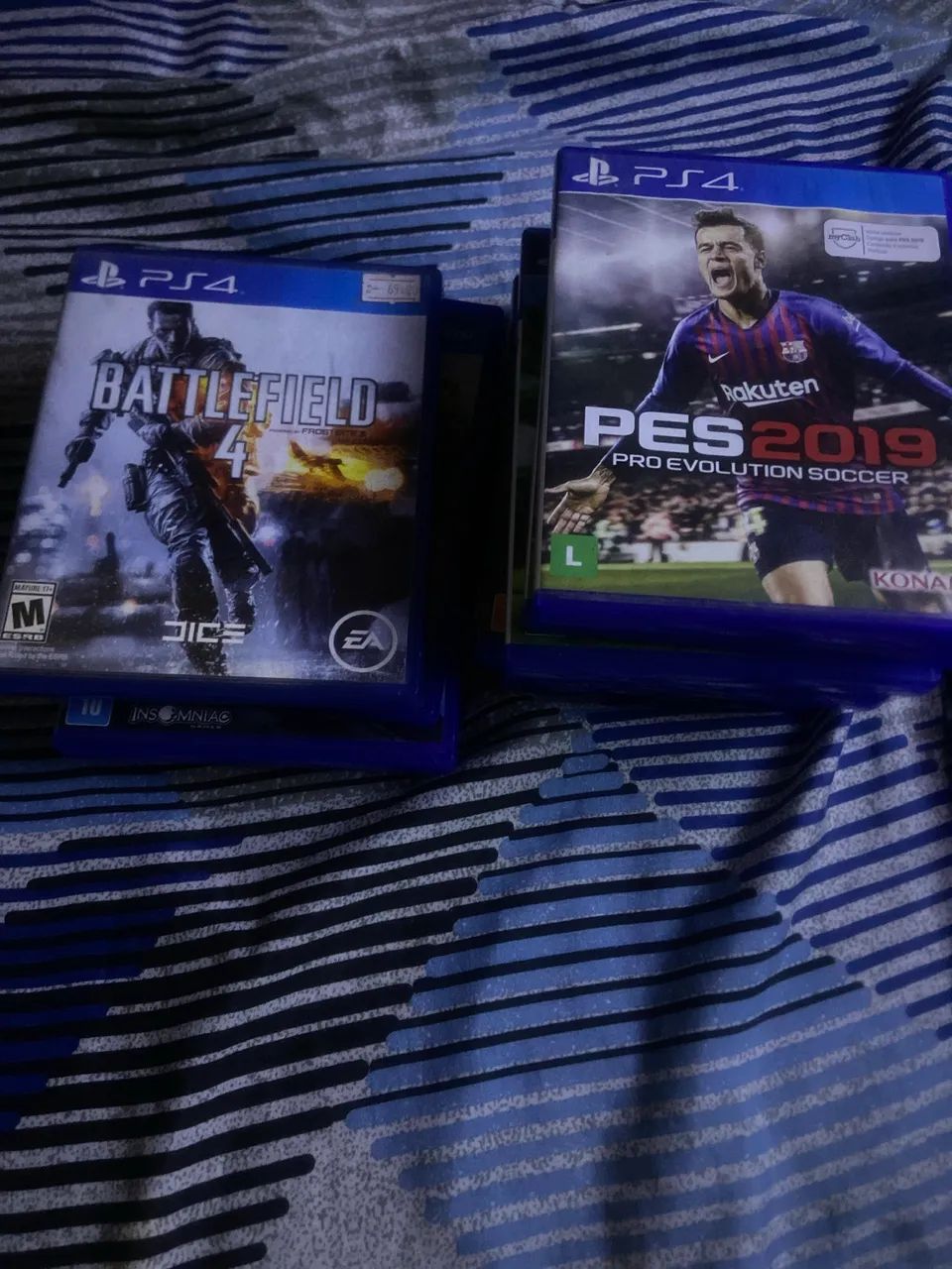 Ps4 com 2 controles e jogos  - Foto 2