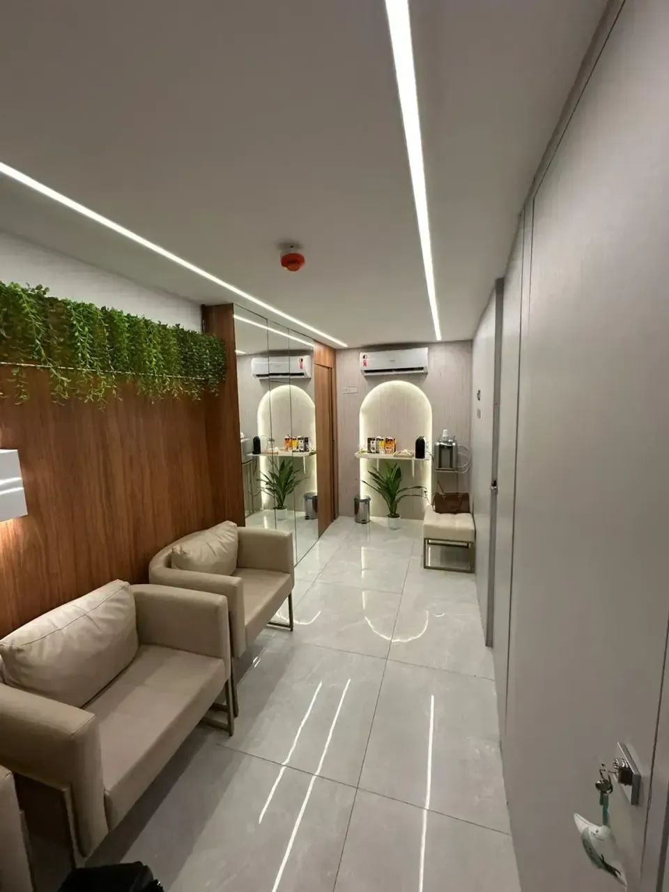 [OPORTUNIDADE] Sua Nova Sede de Negócios: Elegância e Prontidão em 48m² - Foto 4
