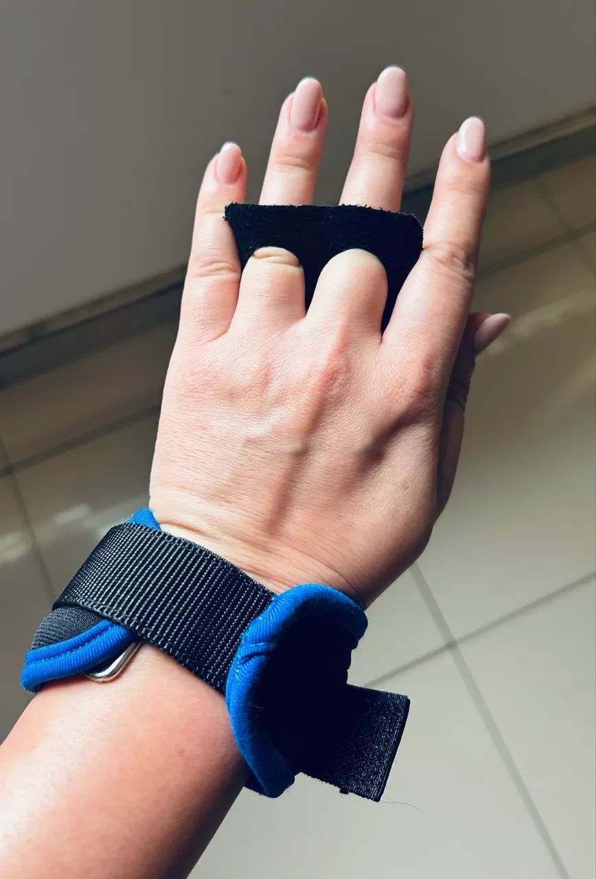 Luvas Grip Cross Pull Up Couro Protetor Palmar 2 Furos  - Foto 4