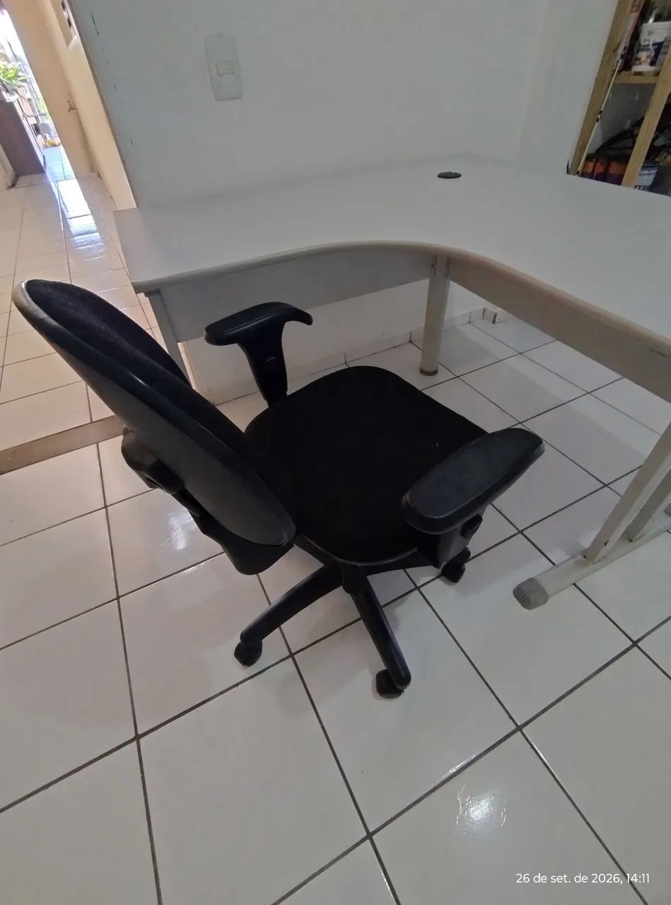 Mesa de escritório com cadeira  - Foto 2