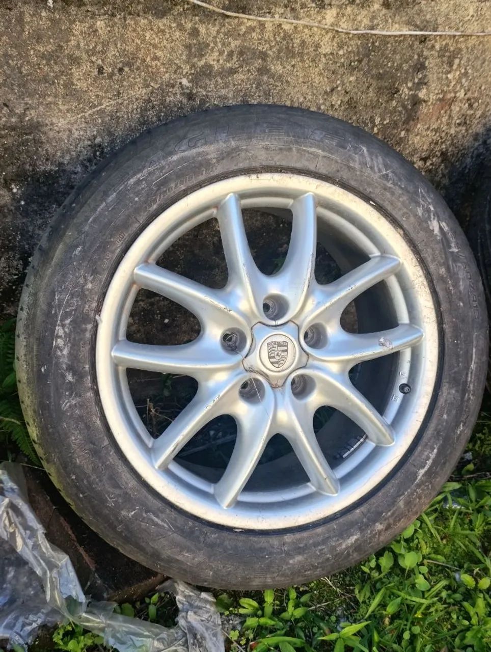 Vendo ou troco rodas de porche e pneus - Foto 2