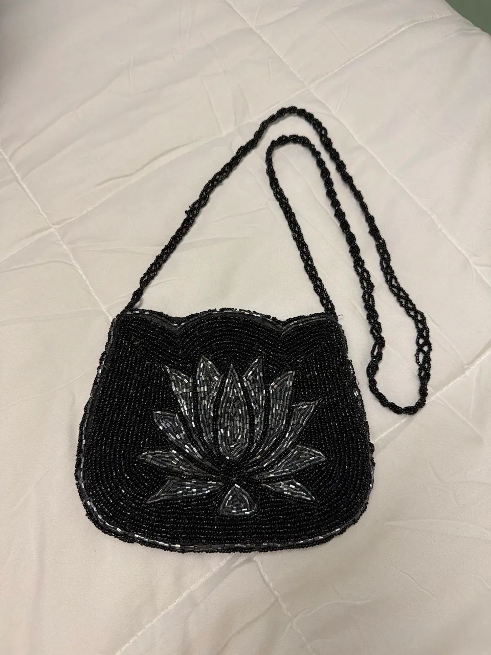 Bolsa Vintage Preta bordada com miçangas e pedrarias