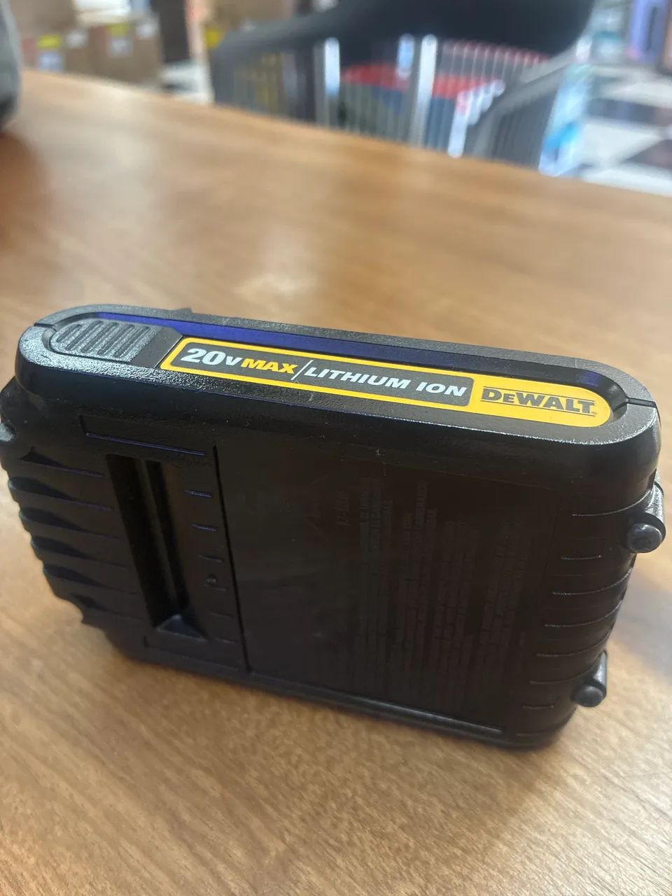 Bateria original dewalt 20v 1.3h nova - Foto 2
