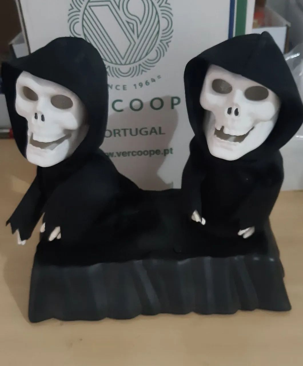 Helloween,  2 caveiras que cantam e dançam e funciona com pilhas.  - Foto 2