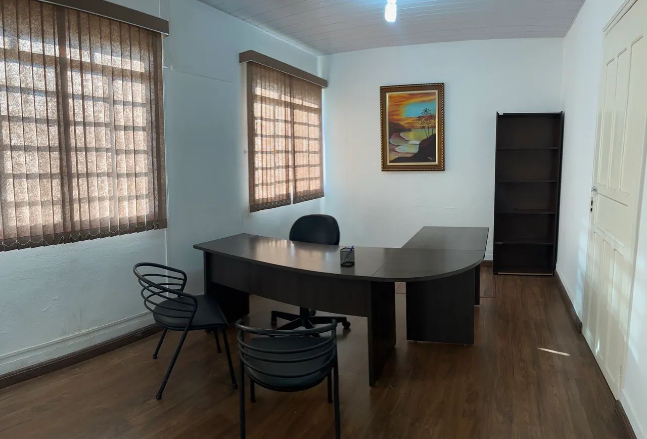 Sala comercial de escritório de advocacia no centro de Itapetininga para alugar