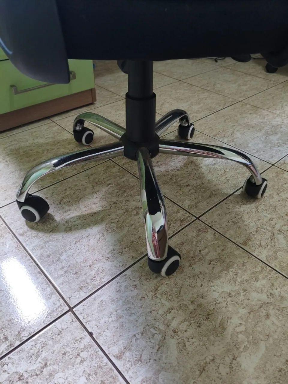 Cadeira Presidente de escritório bem conservada - Foto 2
