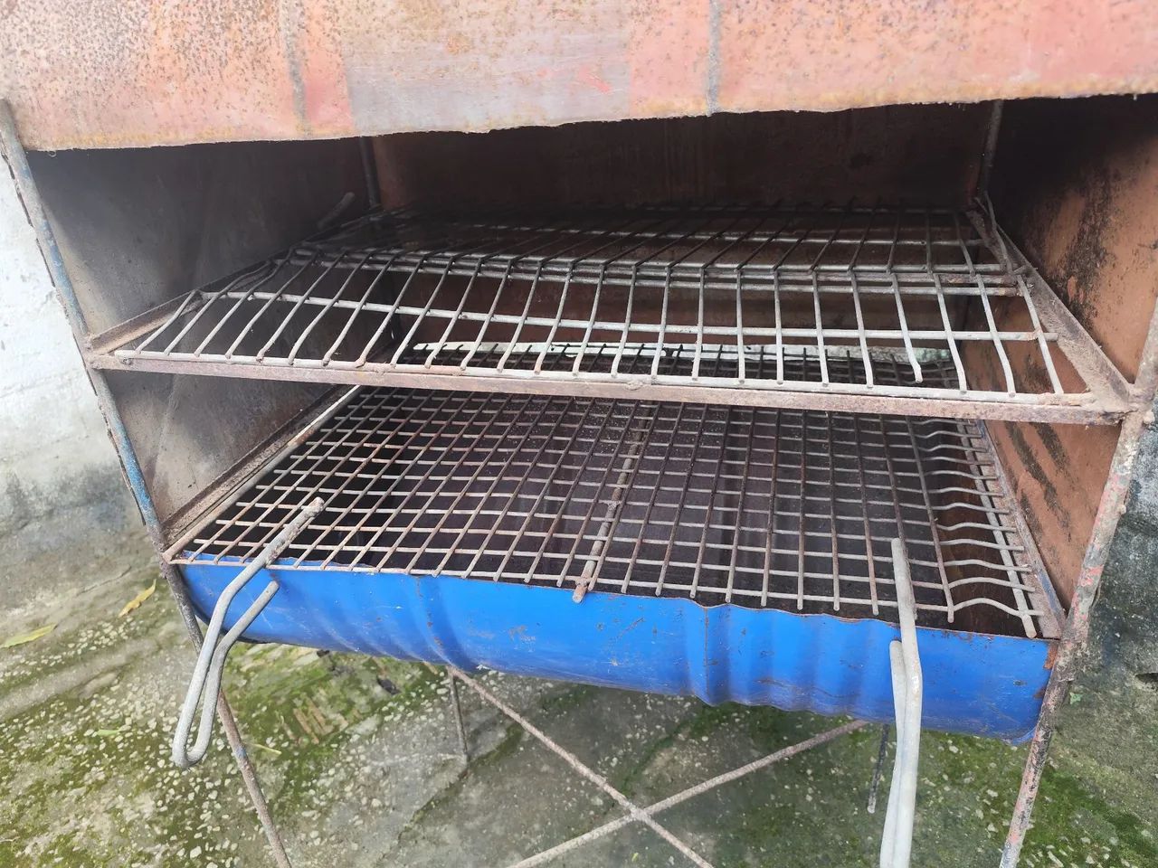 Vende se churrasqueira de carvão 