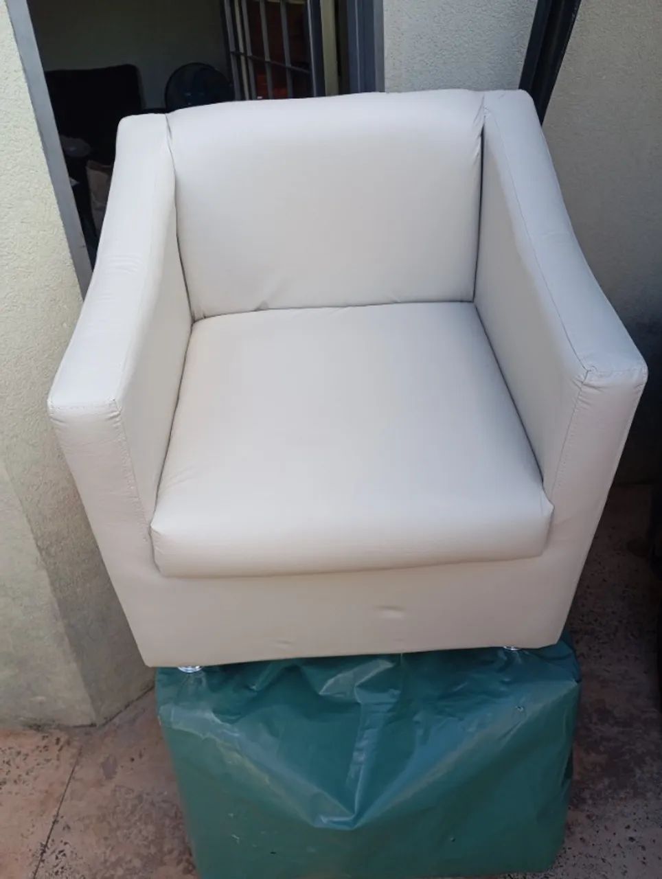 2 Poltronas Novas no Courino na Promoção  - Foto 2