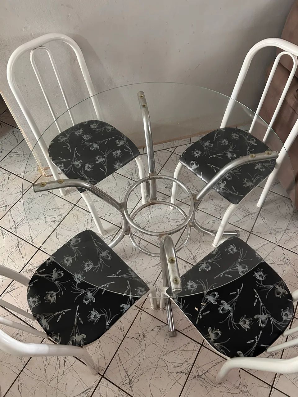 Mesa de vidro 4 cadeiras 