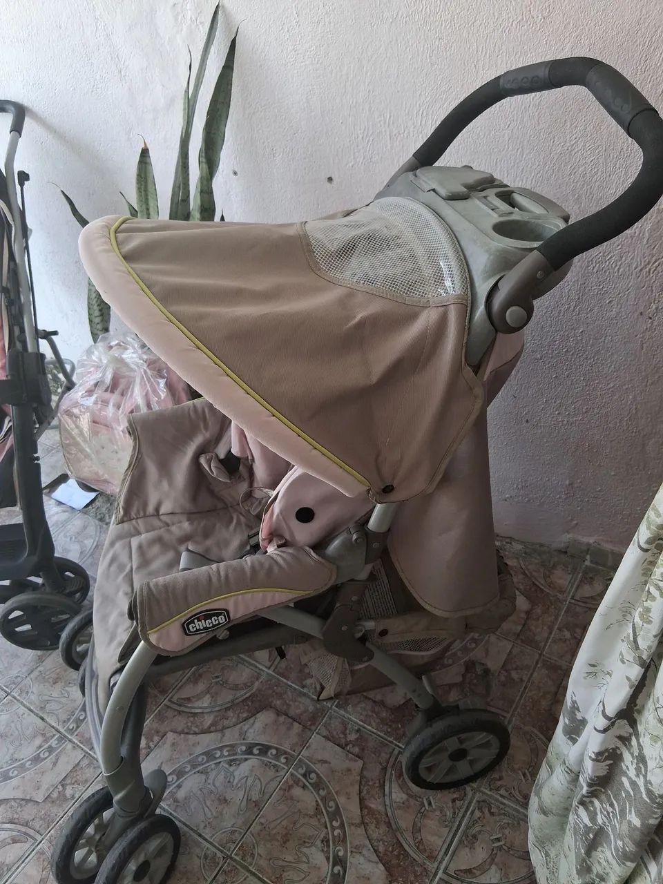 VENDO DOIS CARRINHS DE BEBÊ - Foto 2