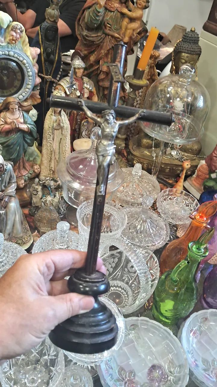 Antigo e Belíssimo Crucifixo de mesa medidas 30 cm - Foto 3