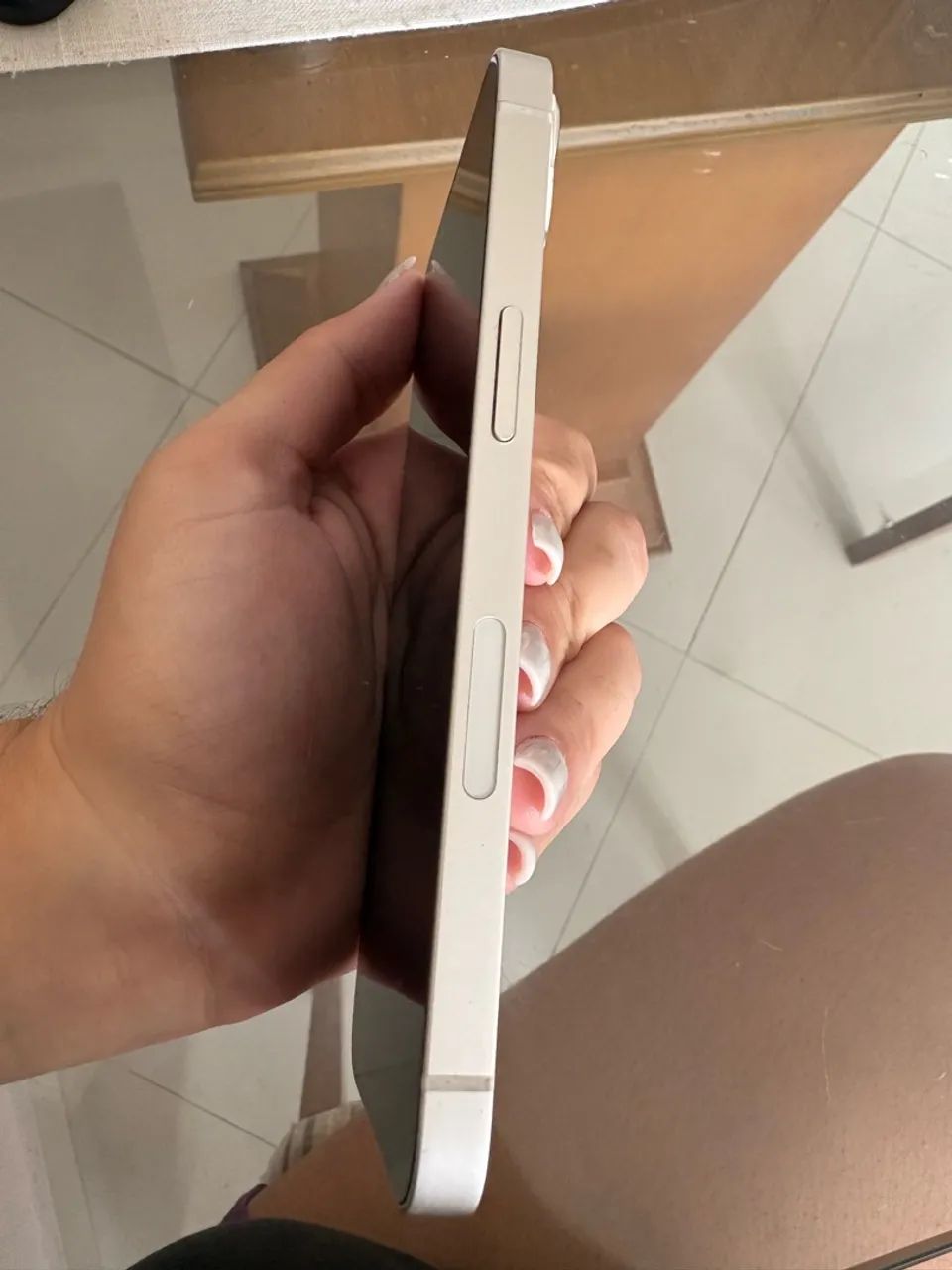 Vendo iPhone 13 Branco 128gb muito conservado - Foto 3