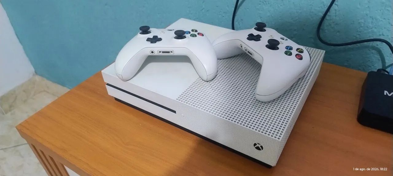 CONSOLE XBOX ONE S 1TB BRANCO COM DUAS MANETES 