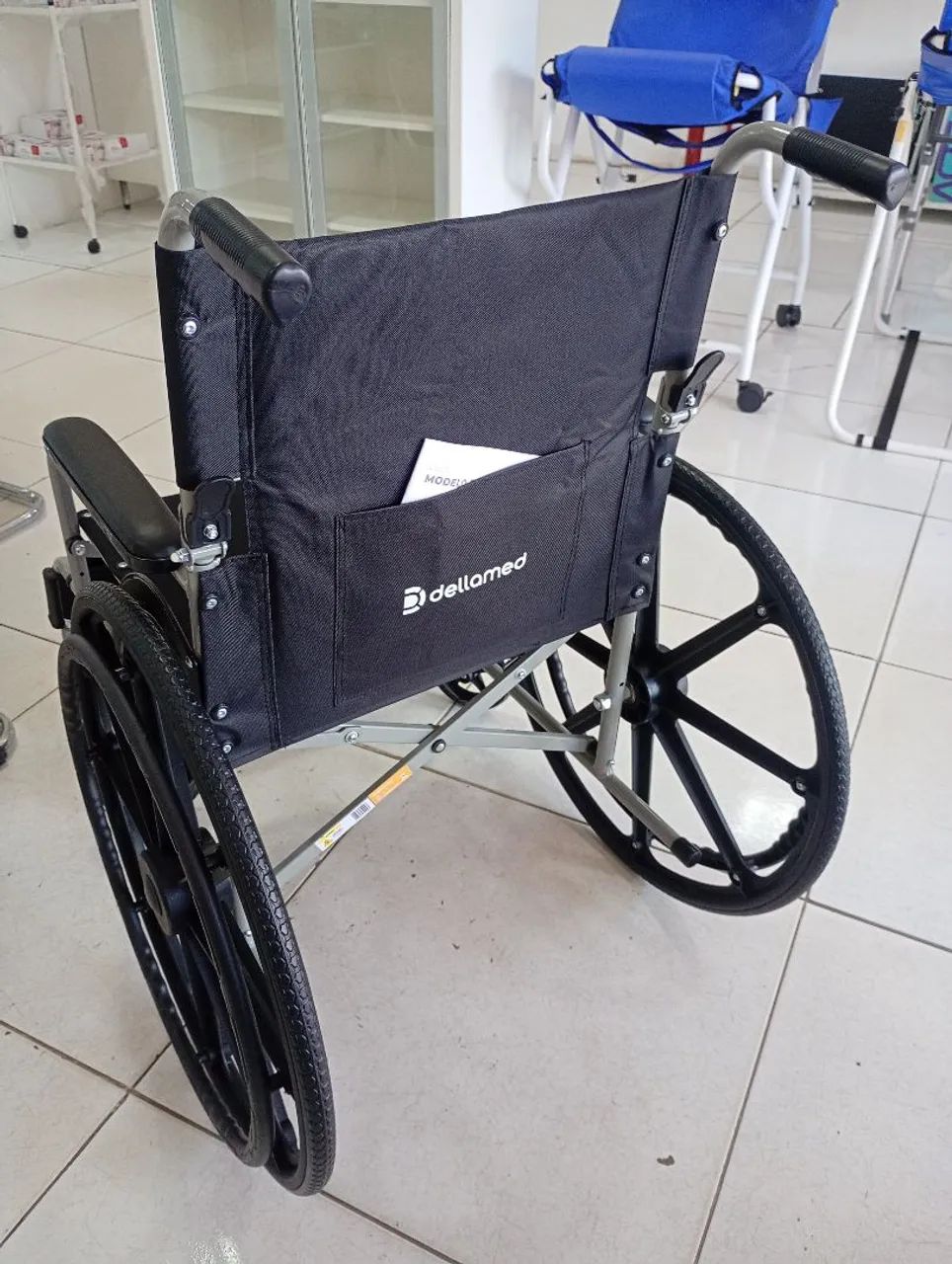 Vendo Cadeira de Rodas Dellamed - Foto 2