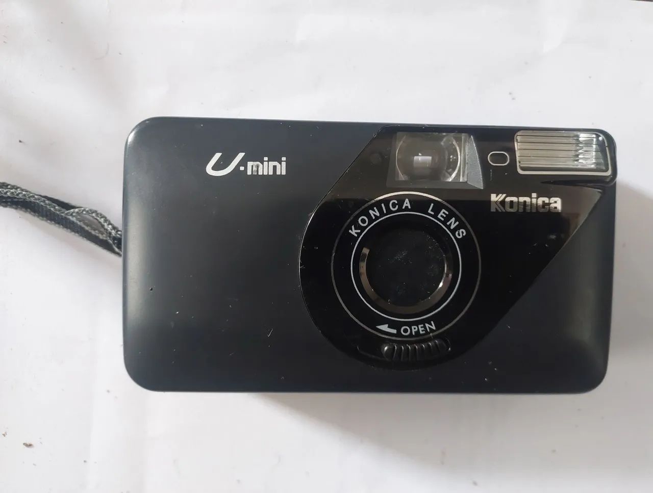 Máquina fotográfica konica mini Black. Usada 