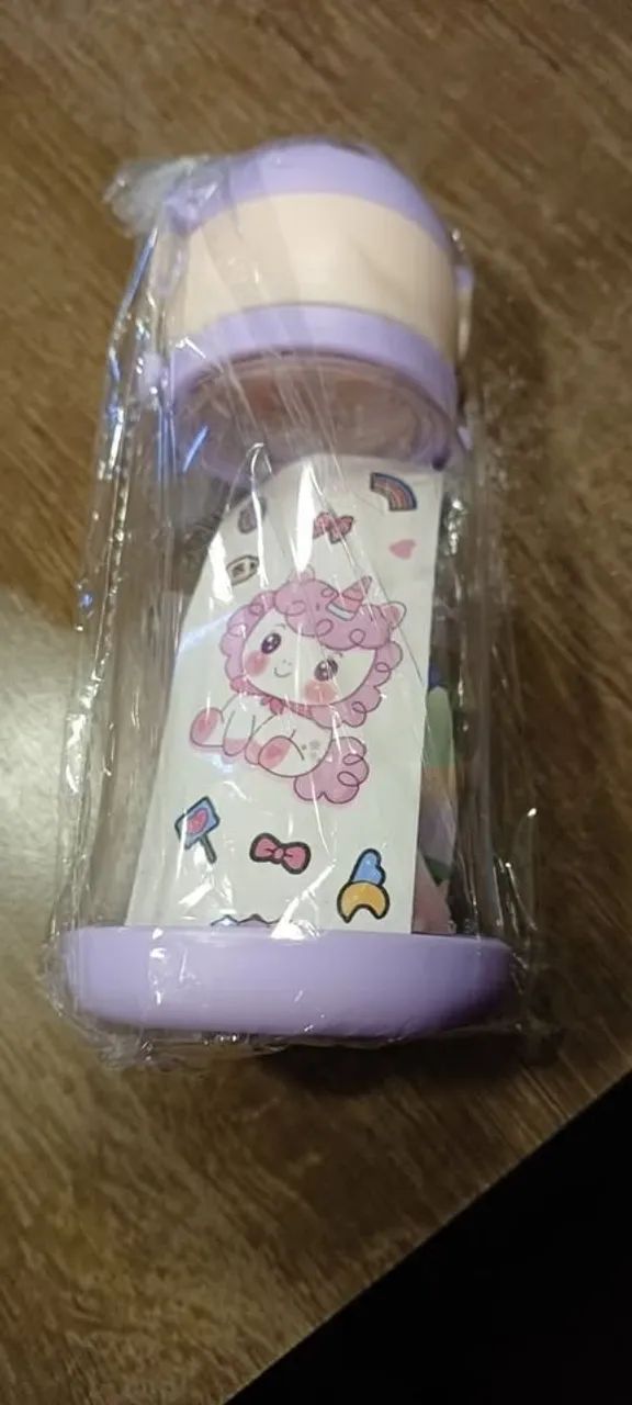 garrafinha infantil lilás. 600ml. com canudo e alça. - Foto 2