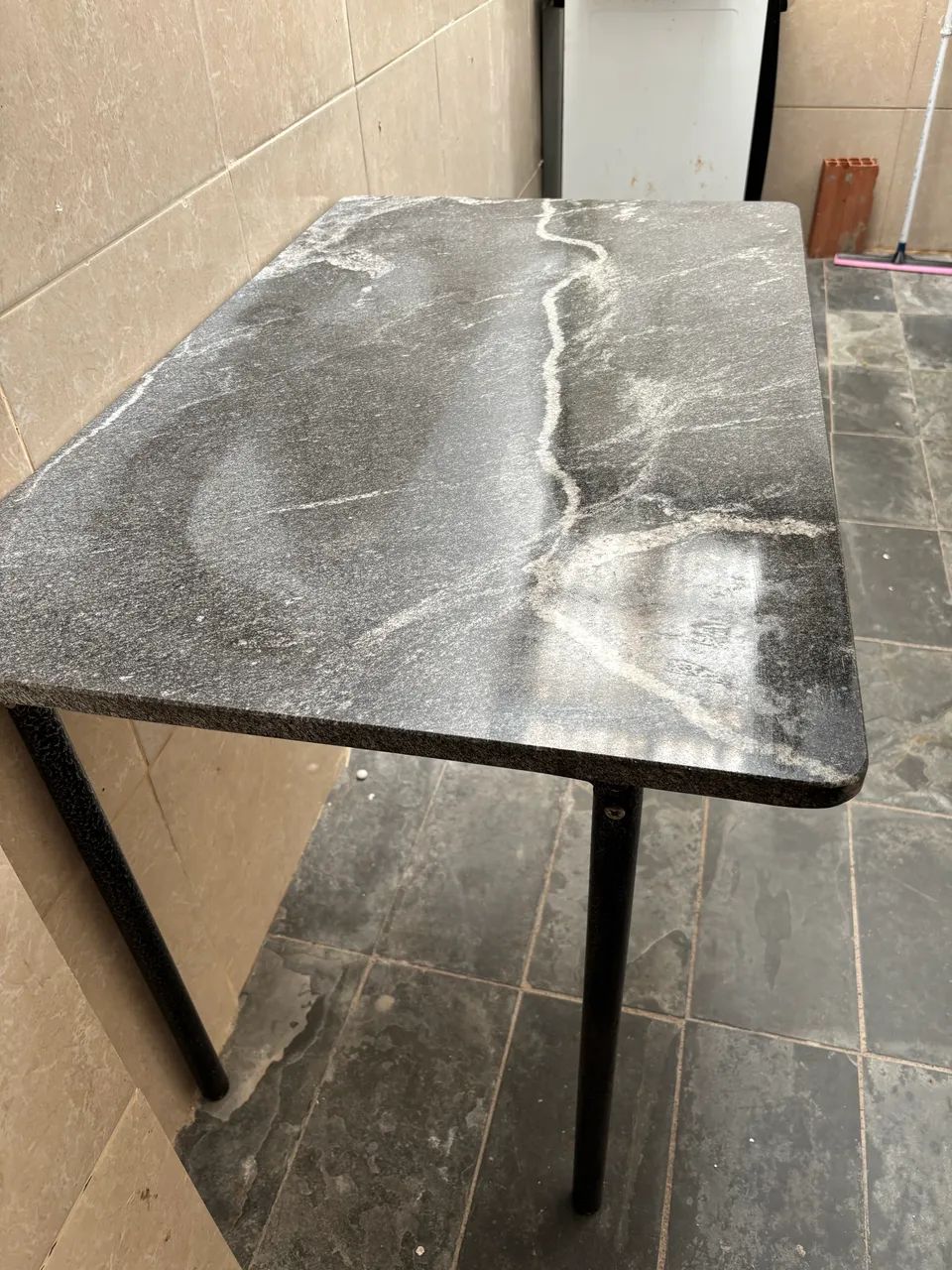 Mesa de Mármore Preta com Base de Ferro  - Foto 4