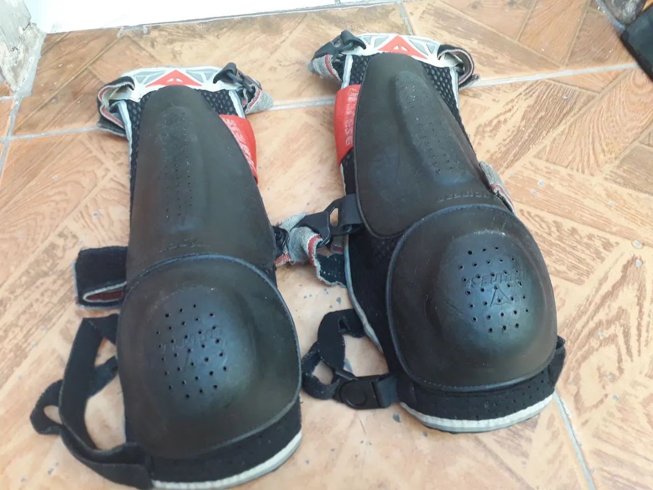 CANELEIRA INTEGRADA DA MARCA DAINESE 