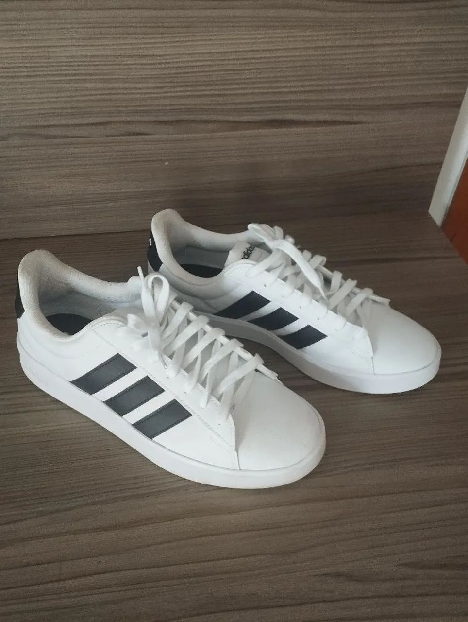 Tênis Adidas branco