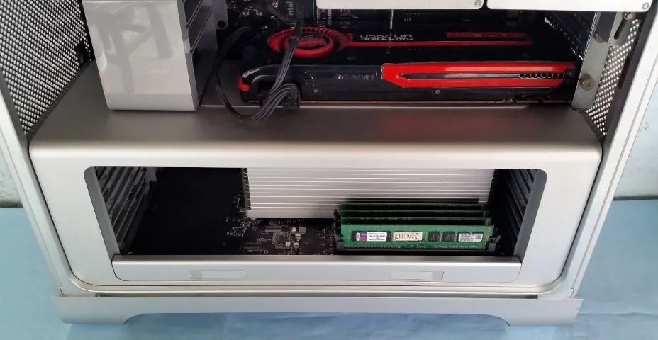 Mac Pro 2009　(5.1アップグレード済） RX580搭載 Mac Pro 2009 (5.1アップグレード済） RX580搭載 Mac Pro 2009 (5.1
