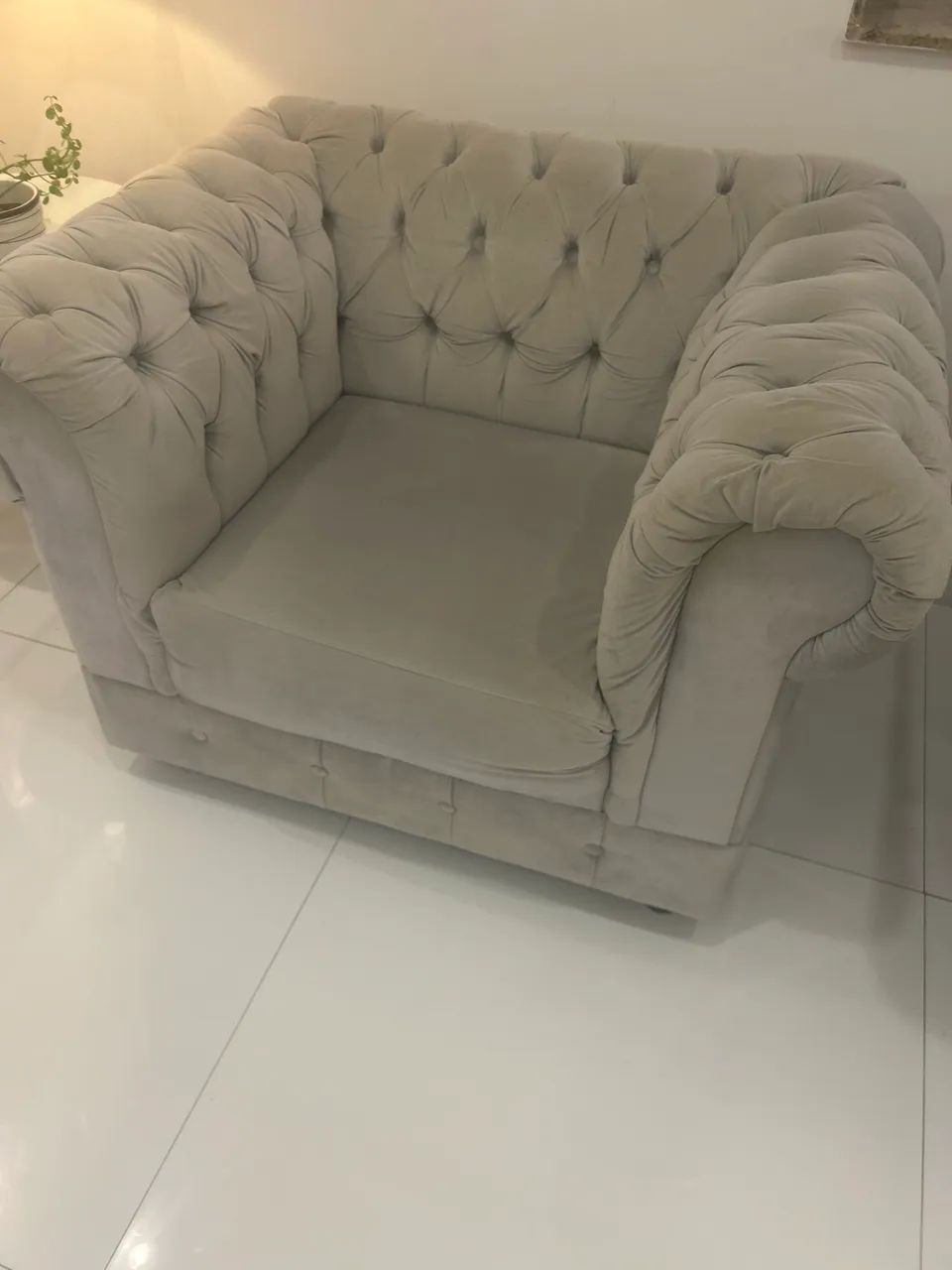 Vendo um conjunto de sofá e poltronas de capitonê 