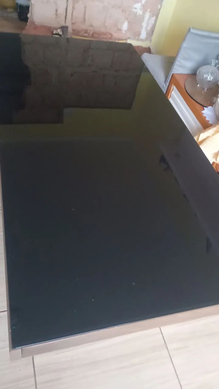 Vendo mesa de vidro preto 6 lugares