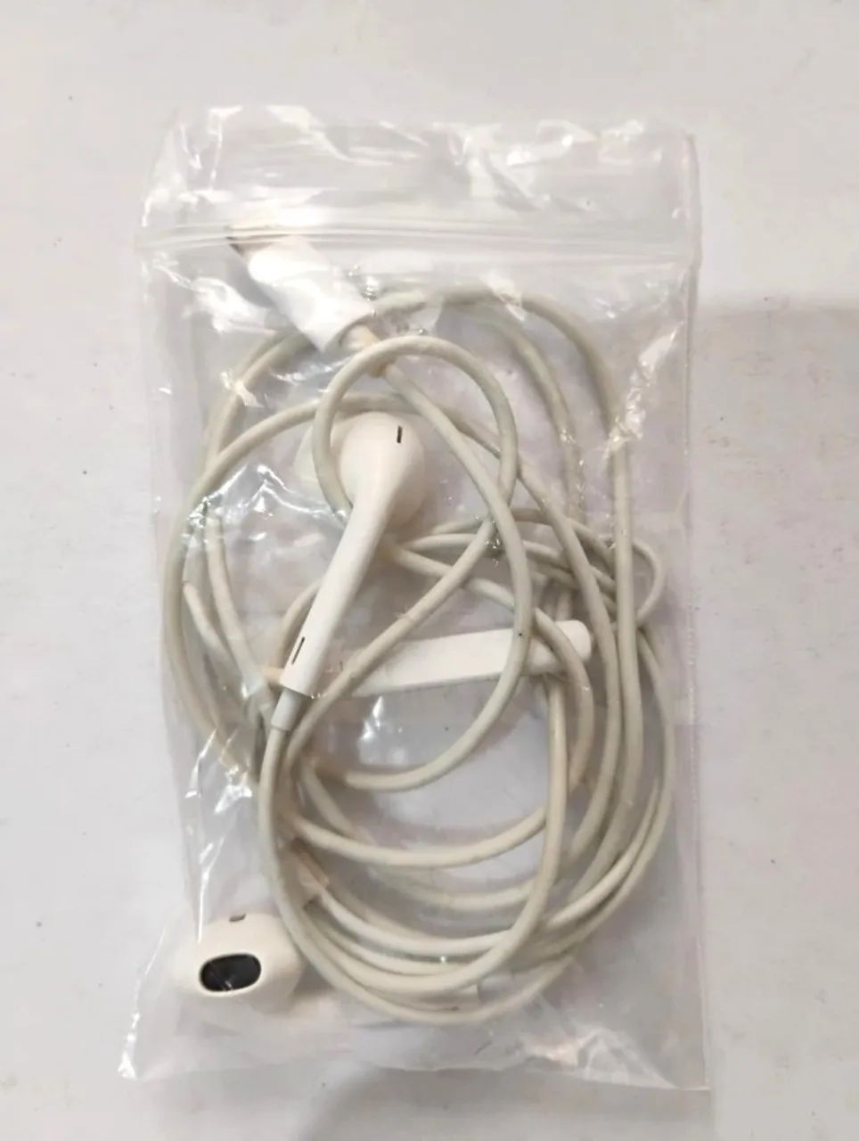  Fones de ouvido Apple EarPods conector Lightning e Carregador MagSafe Charger  - Foto 2