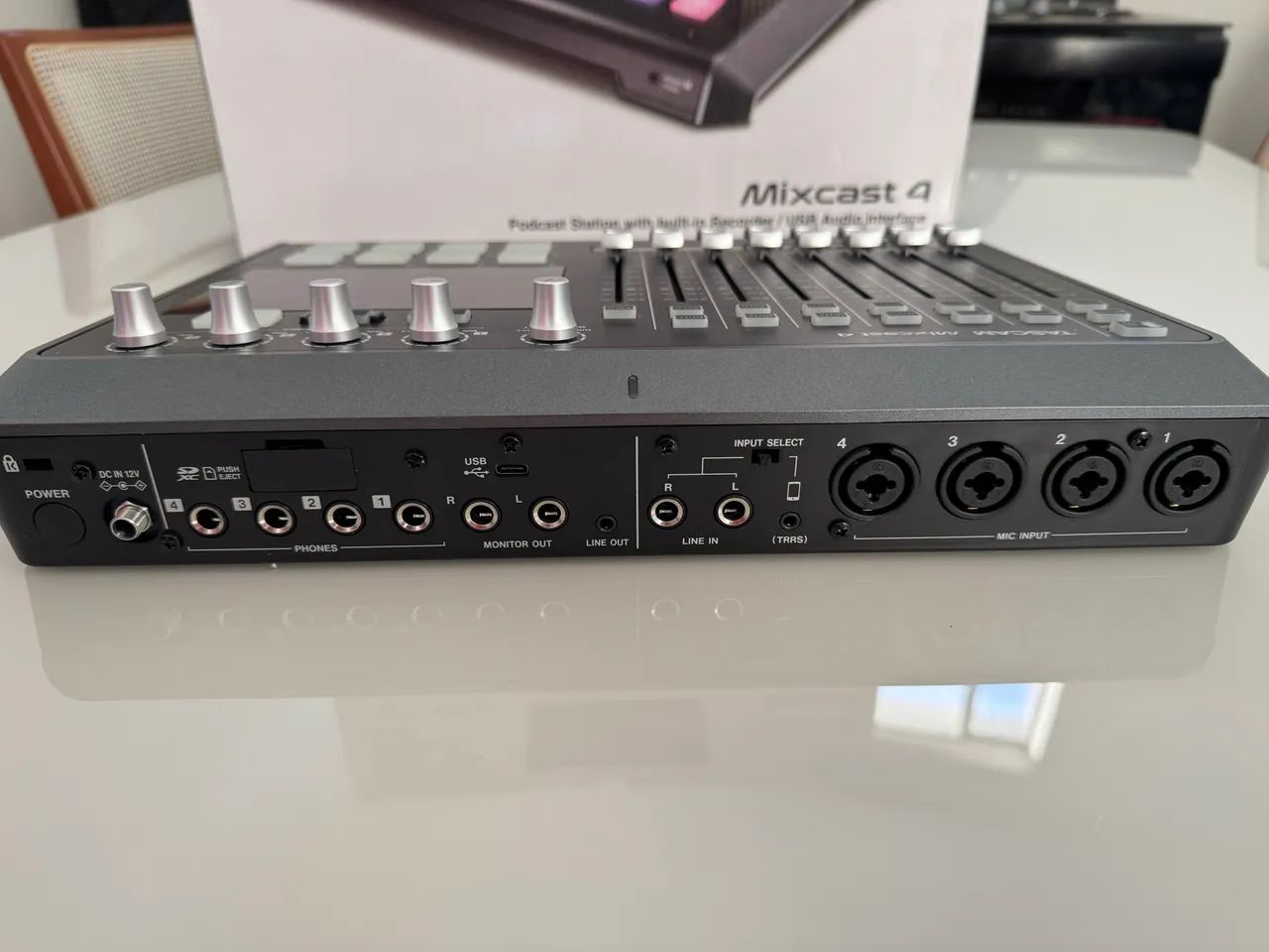 Mesa Tascam Mixcast 4 - Foto 3