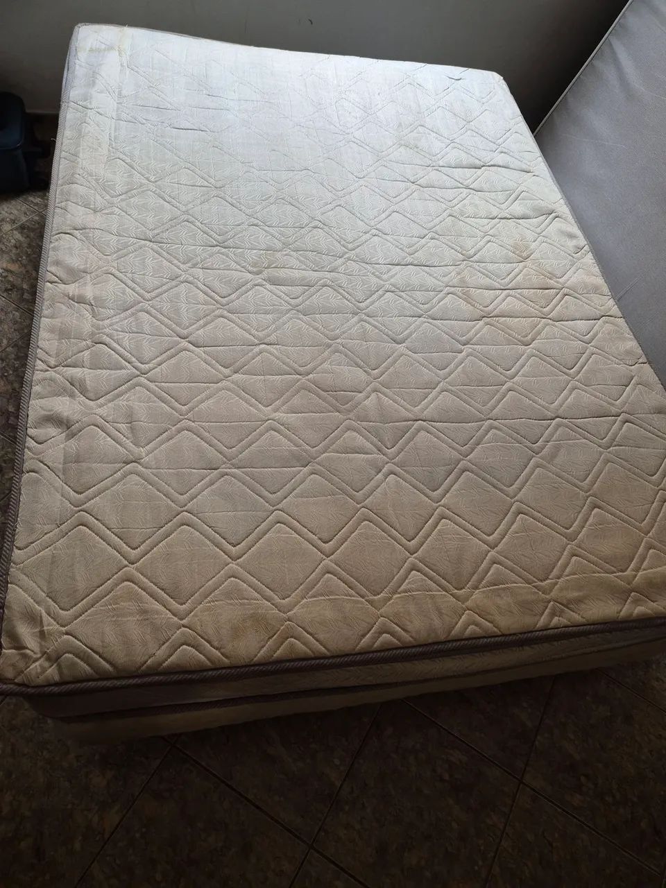 Cama casal com colchão